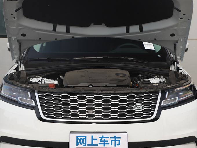 路虎   发动机舱