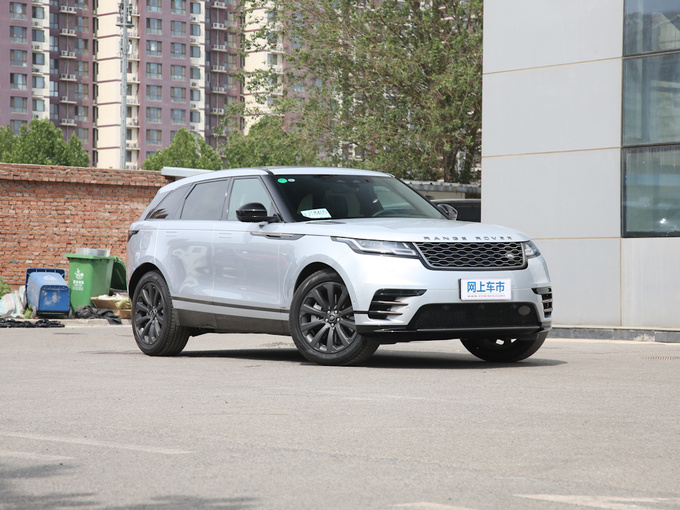 路虎  P340 R-DYNAMIC 右前正45度