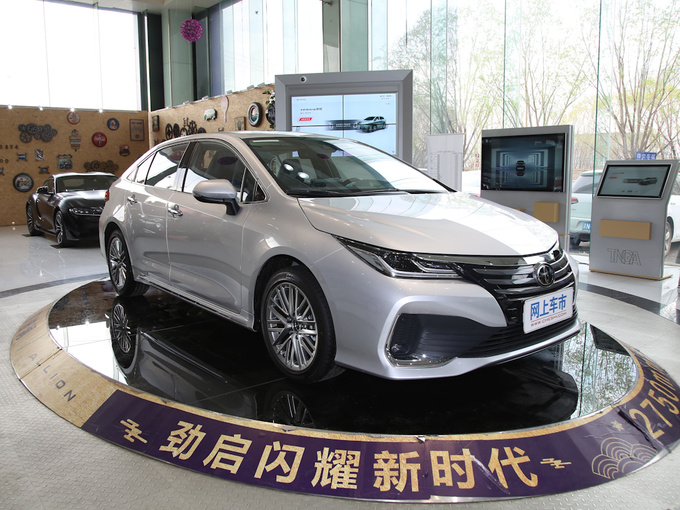 一汽丰田  2.0L 右前正45度