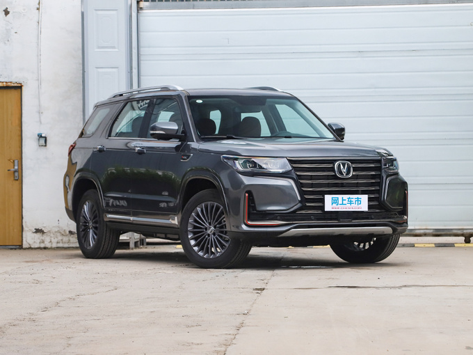 长安汽车  2.0T 右前正45度