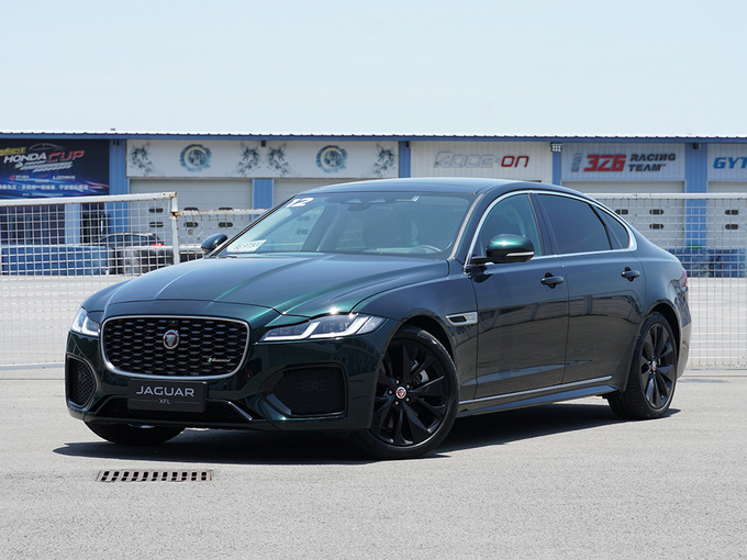 奇瑞捷豹路虎  XFL 2.0T P300 左前正45度