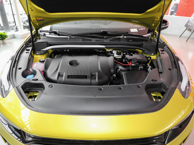 领克  03+ 2.0TD 发动机舱