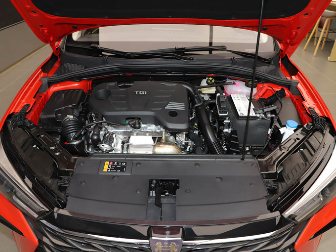 上汽荣威  1.5T GT 发动机舱