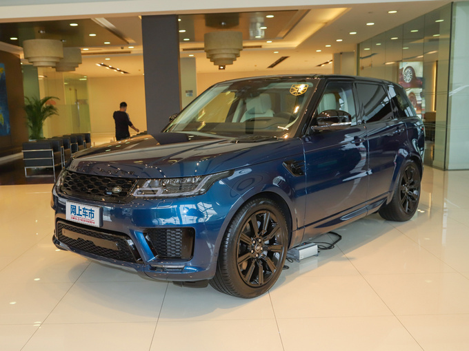 路虎  3.0 L6 左前正45度