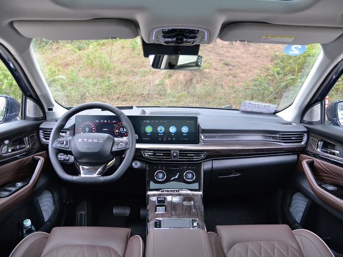 星途  400T 大中控全景