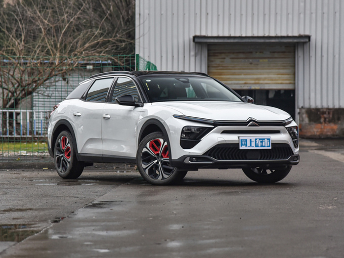 东风雪铁龙  1.6T 领不凡 右前正45度