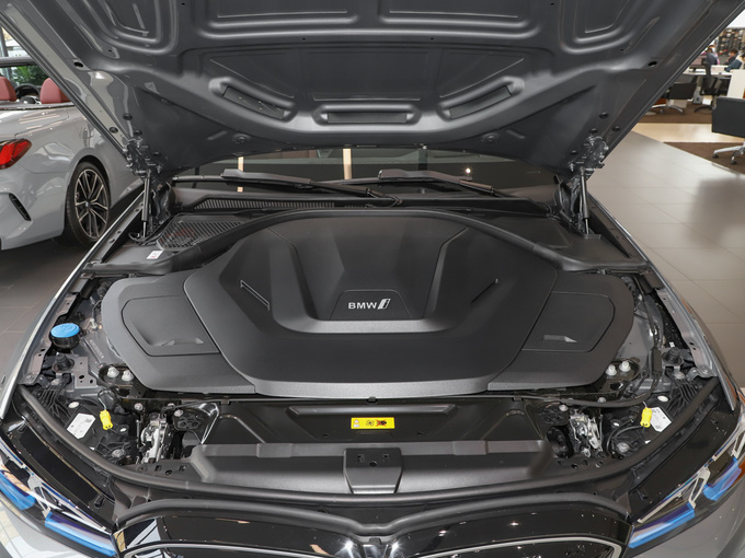 华晨宝马  eDrive 40 L 曜夜运动套装