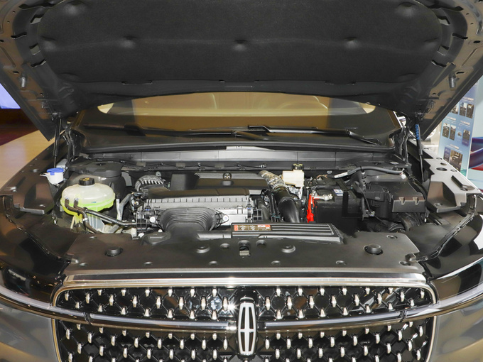 长安林肯  2.0T 发动机舱