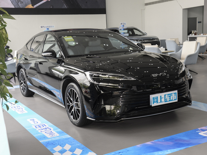 比亚迪  DM-i 1.5L 121km