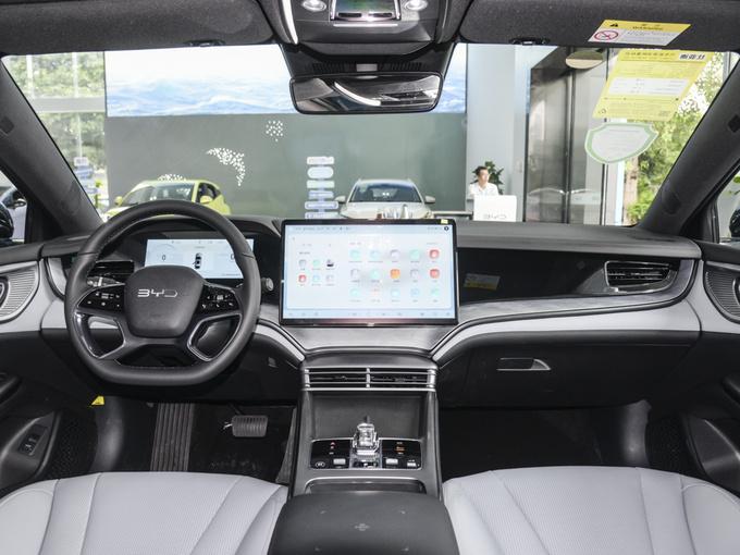 比亚迪  DM-i 1.5L 121km