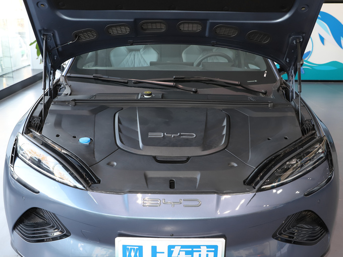 比亚迪  冠军版 700km