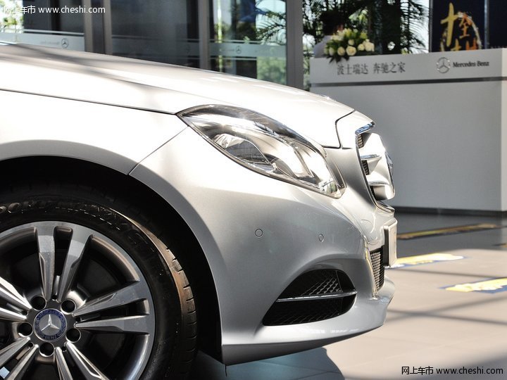 铱银奔驰E级 2014款 E260L运动轿车外观细节