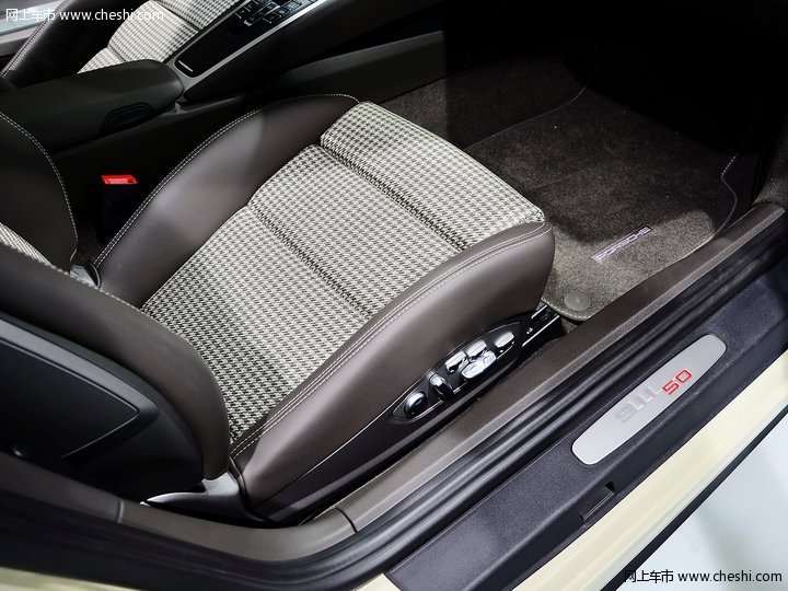 保时捷911 2014款 50周年纪念版座椅空间图片(10/13)