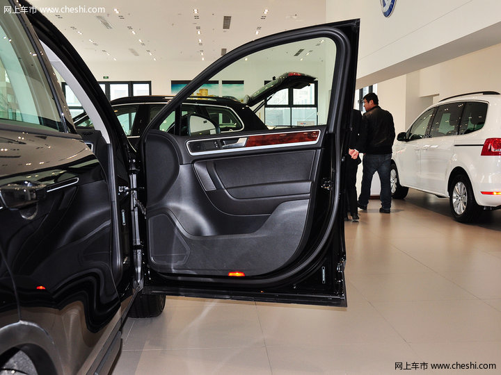 途锐车厢座椅图