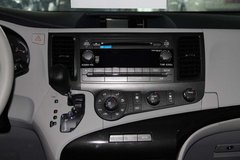 丰田塞纳3.5L四驱 顶级配置商务版坐席
