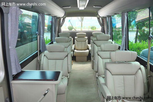 2013款日产碧莲12座 低价促销商务客车