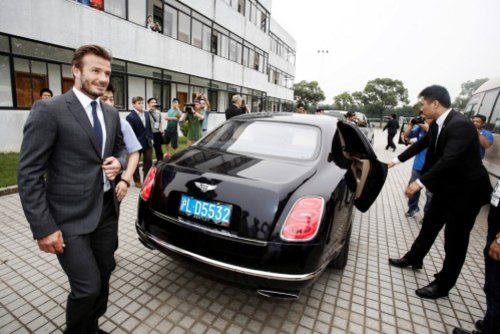 【贝克汉姆与宾利慕尚】作为中国足球协会超级联赛形象代言人,来自