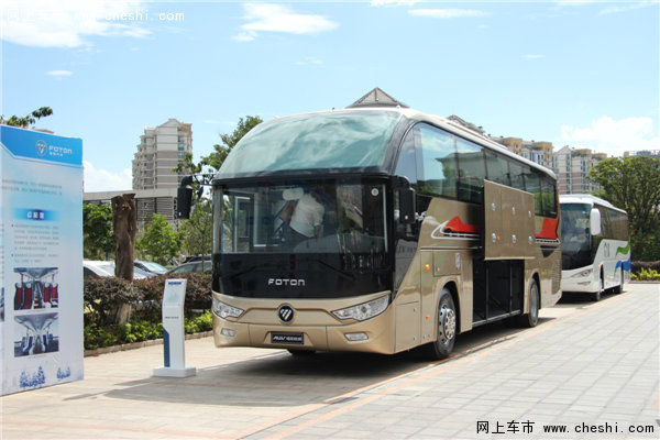 康辉旅游汽车有限公司分别与福田欧辉签订了bj6122超级客车以及bj6127
