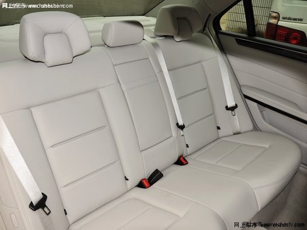 14款奔驰E260价格优 奔驰E260L排量1.8T