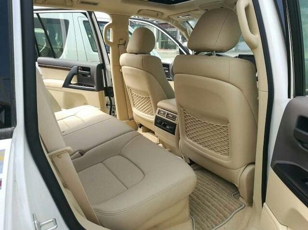 2017款丰田陆地巡洋舰4000现车价格直降-图6