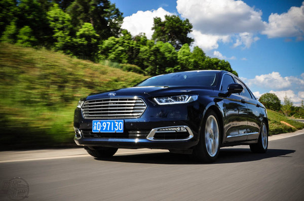 稳妥实际如绅士 网上车市试驾福特金牛座