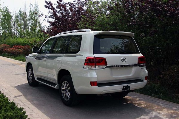 中东丰田酷路泽4000 V6陆巡59.5万秒杀价-图3