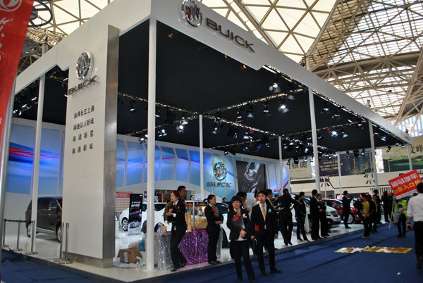 五一车展第一天 主办方20万油卡大放送