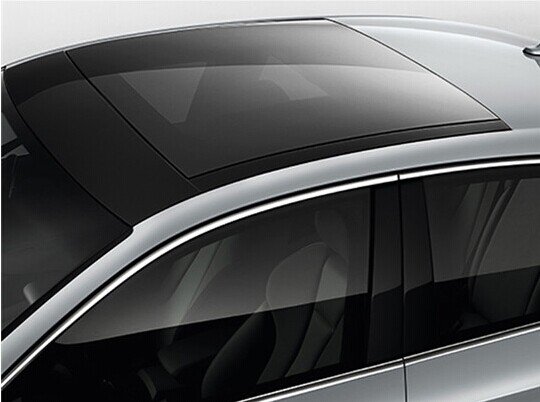 全新奥迪a3 sportback的全景天窗由完整的玻璃板构成,只为让车内空间