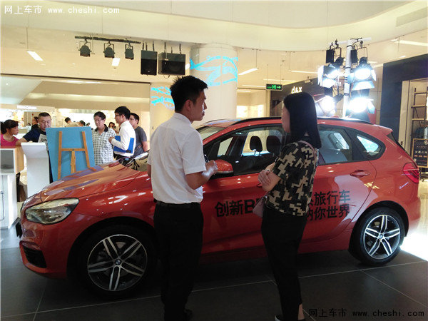 创新BMW2系旅行车与您相约万博广场-图5