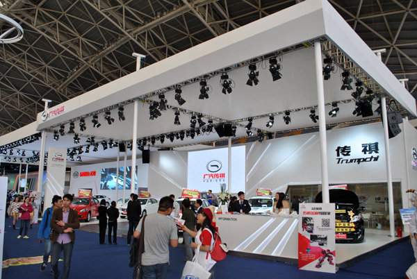 五一车展第一天 主办方20万油卡大放送