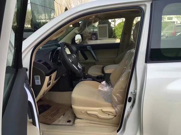 16款中东版丰田霸道2700 短轴三门版现车-图5