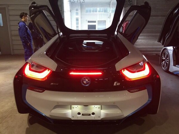 宝马i8美规168万起直降70万白黑色剪刀门-图3