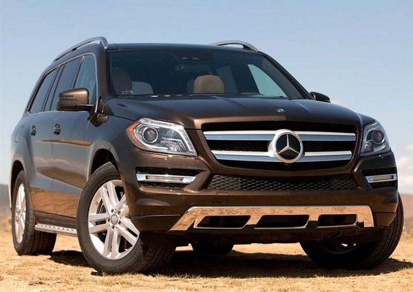 com 外观方面:2014款奔驰gl450是一款全尺寸suv,也是奔驰gl级的中配