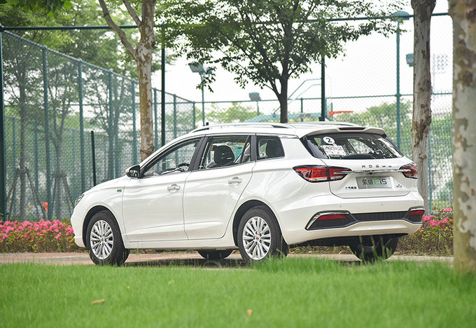 来一场更舒心的城市旅行试荣威ei5纯电休旅车