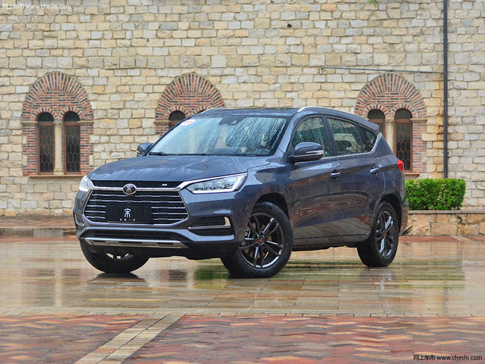想要全景天窗的SUV 最低不到8万元就能拥有-图2