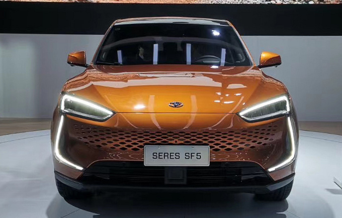 赛力斯sf5新增两款车型24.9万起 零百加速4.8秒
