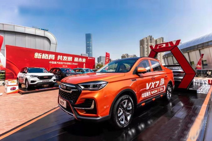 重汽集团首款皮卡曝光2.0T+8AT四季度上市-图3