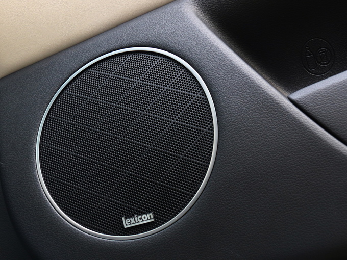 捷尼赛思gv80配备的lexicon豪华音响系统,搭载18个扬声器.