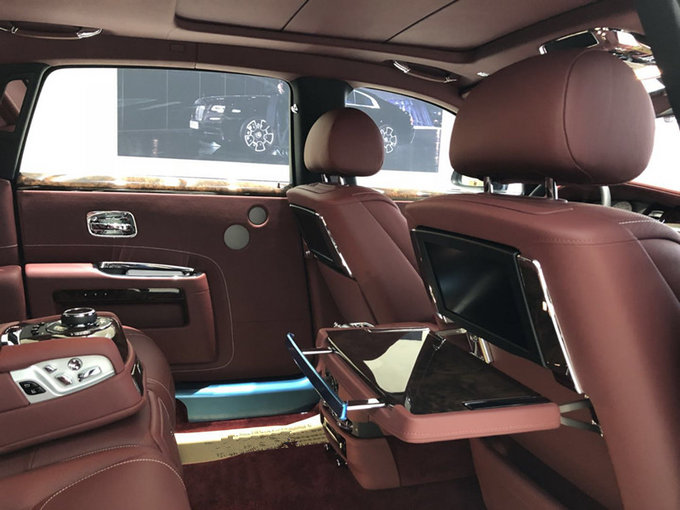 劳斯莱斯古思特加长版豪车揭秘福利升级