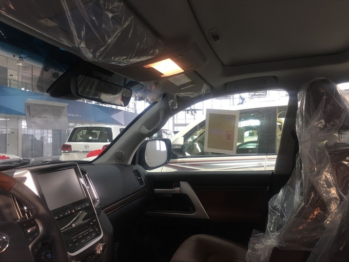 丰田酷路泽5700真皮座椅显高端 18款报价-图5