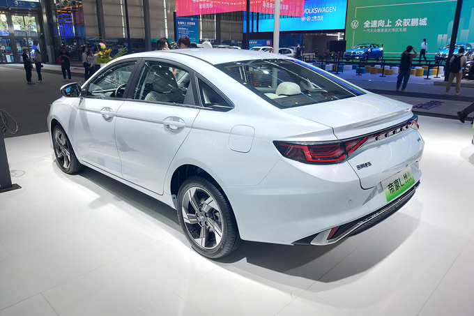 2022粤港澳车展帝豪l雷神hix亮相