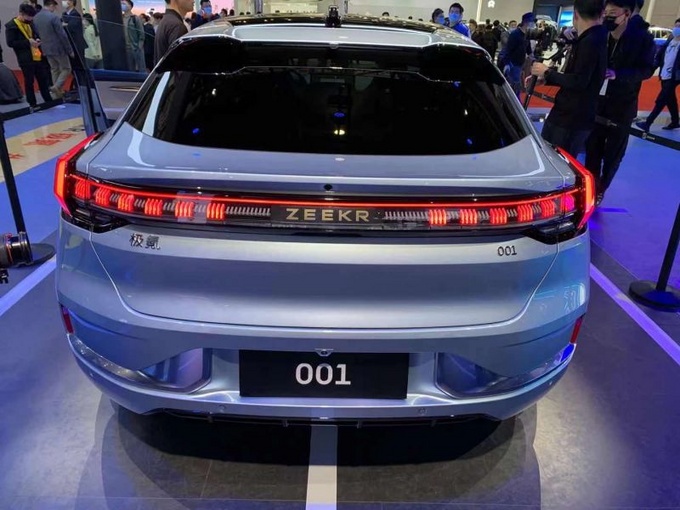 吉利高端电动车极氪001亮相上海车展 10月前交付-图3