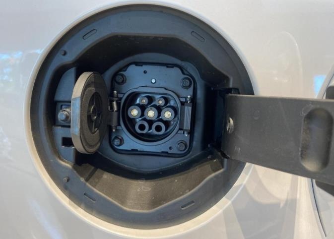 荣威RX5 ePLUS到店 纯电续航52km/15.58万元起-图6