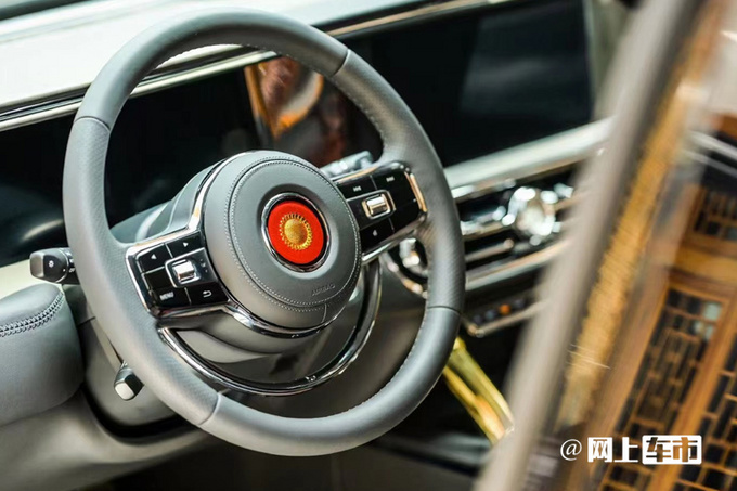 红旗LS7售XX万起4.0T V8动力 比宝马X7大两圈-图5