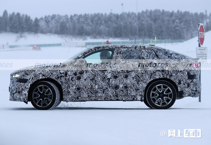 宝马全新一代X2曝光变身轿跑SUV/明年国产-图3