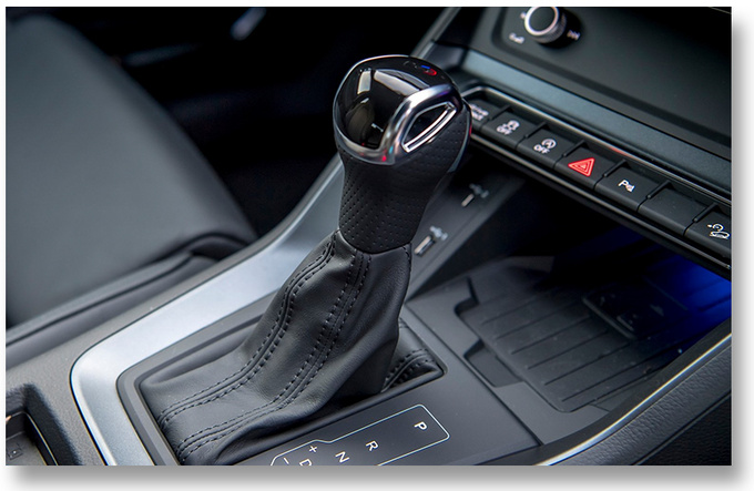 30万的车装80万的内饰 RS Q3 Sportback开箱解读-图5