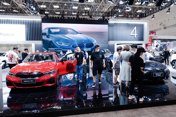 车展最积极的态度最诚挚的心意以最饱满的热情绍兴泓宝行bmw精英团队