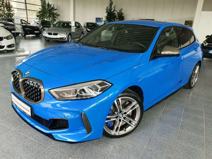 宝马小钢炮M135i实拍搭2.0T/内饰科技感十足-图1