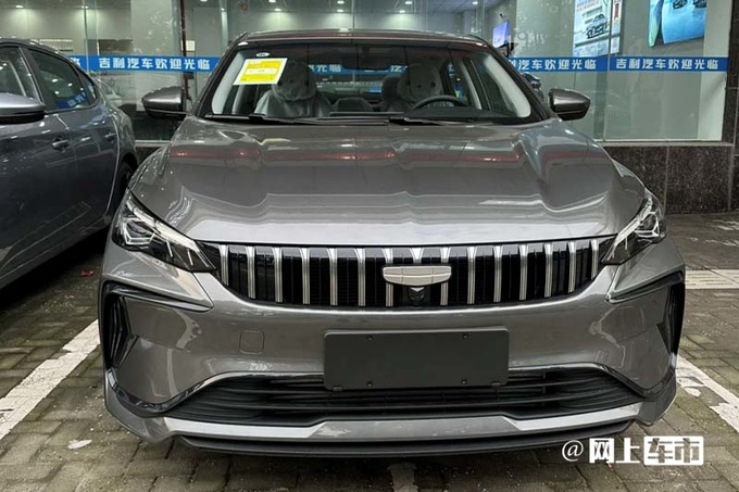吉利新缤瑞COOL实拍换直瀑式格栅 预计8.48万起-图3