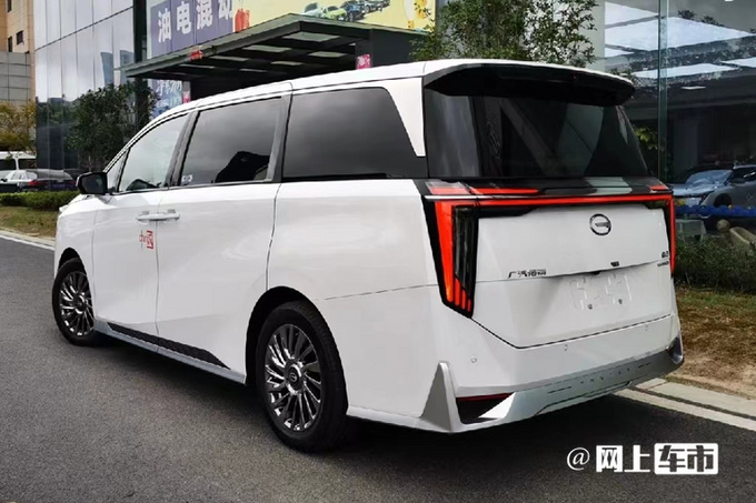 传祺全新M8售价曝光电磁悬架+电四驱 比GL8还贵-图4